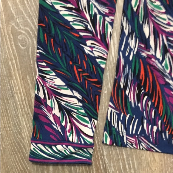 BCBG top M long sleeve V-neck great shape! - Picture 3 of 6